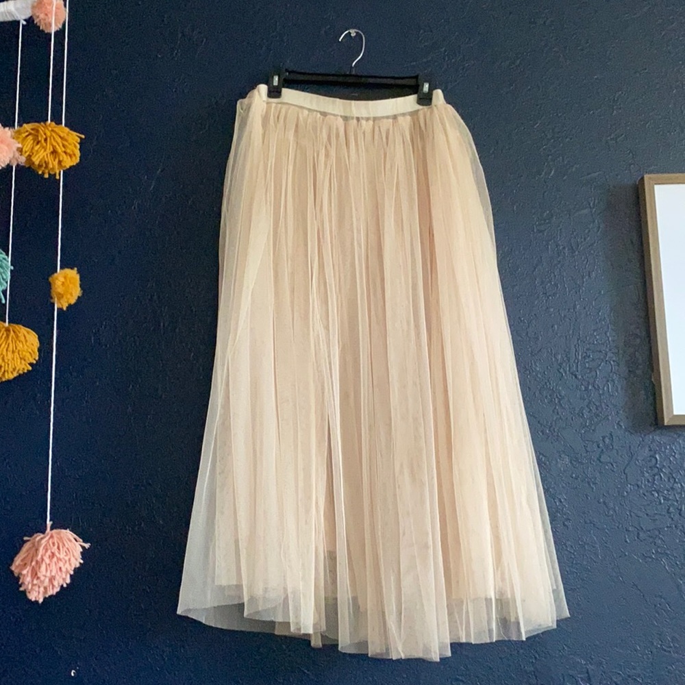 Tensile skirt